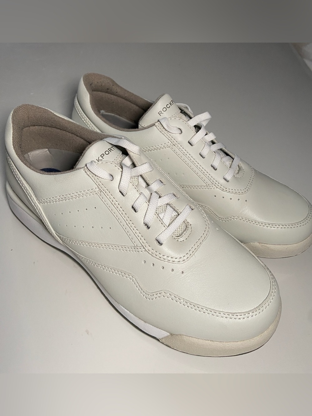Rockport Pro Walker walking shoes in white leather. Women’s size 7.5 (fits 8)